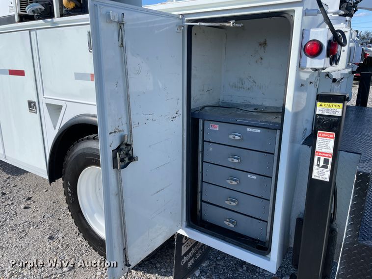 image for item ID9558 2009 International 4300  utility / service truck