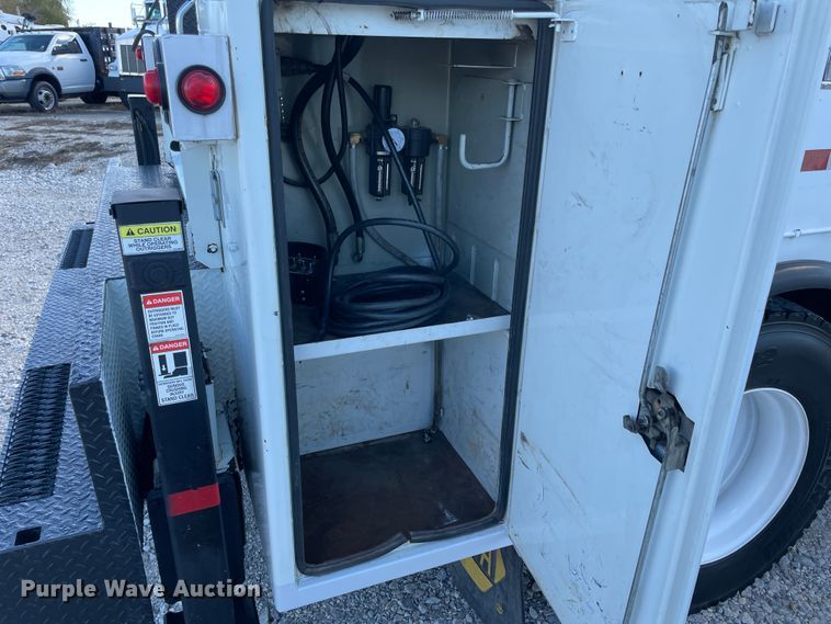 image for item ID9558 2009 International 4300  utility / service truck