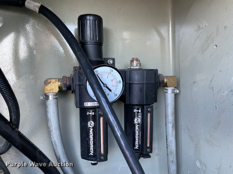 image for item ID9558 2009 International 4300  utility / service truck