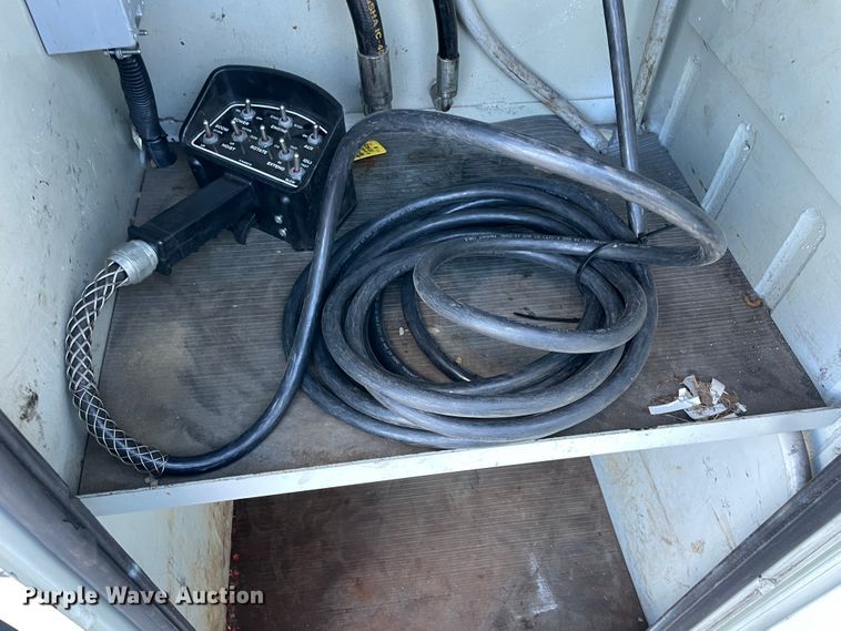 image for item ID9558 2009 International 4300  utility / service truck