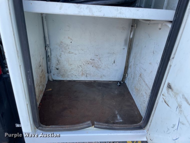 image for item ID9558 2009 International 4300  utility / service truck