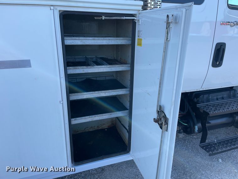 image for item ID9558 2009 International 4300  utility / service truck