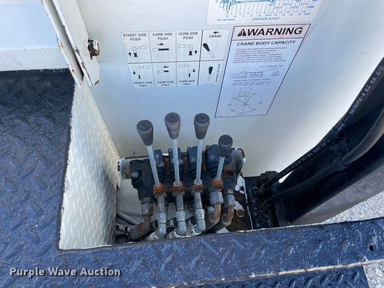 image for item ID9558 2009 International 4300  utility / service truck