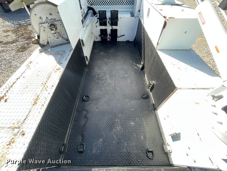 image for item ID9558 2009 International 4300  utility / service truck