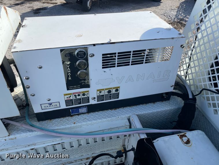 image for item ID9558 2009 International 4300  utility / service truck