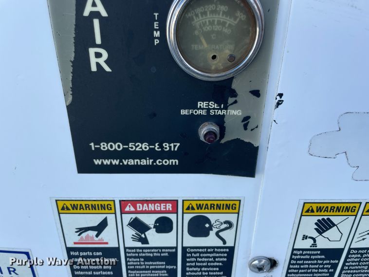 image for item ID9558 2009 International 4300  utility / service truck