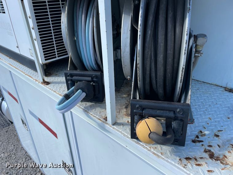 image for item ID9558 2009 International 4300  utility / service truck