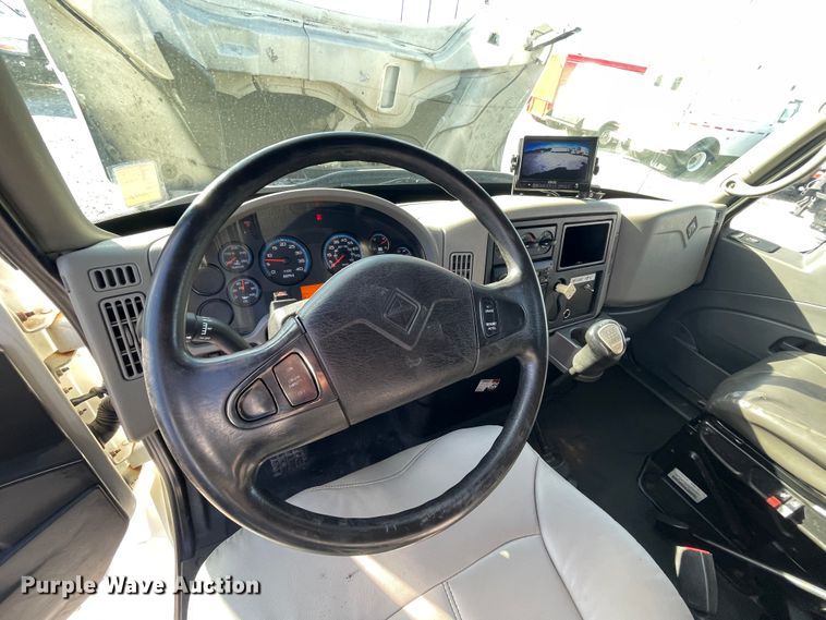 image for item ID9558 2009 International 4300  utility / service truck