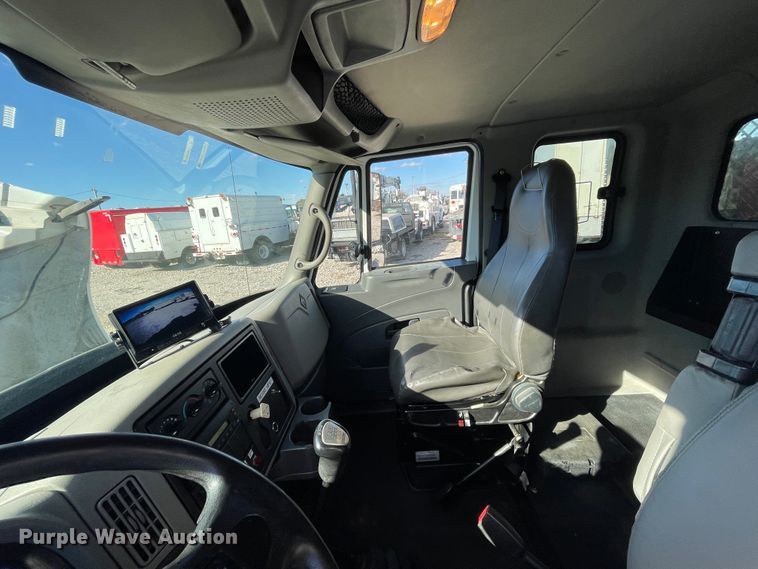 image for item ID9558 2009 International 4300  utility / service truck