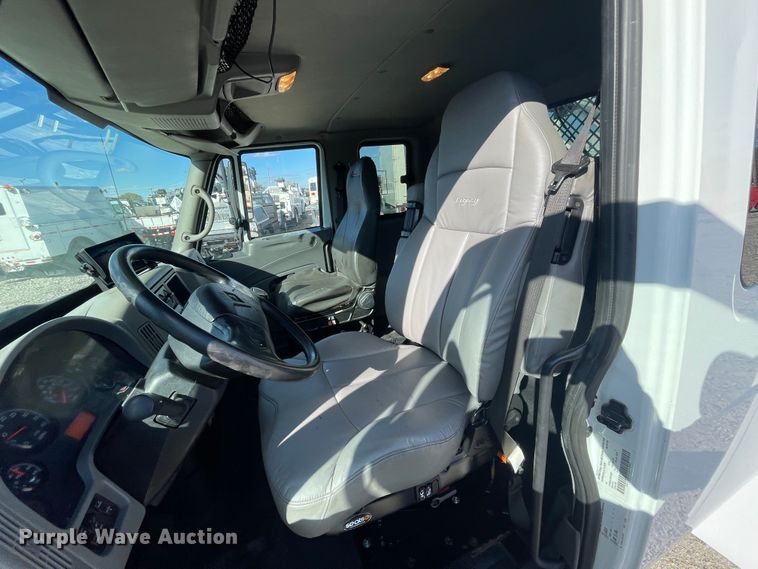 image for item ID9558 2009 International 4300  utility / service truck