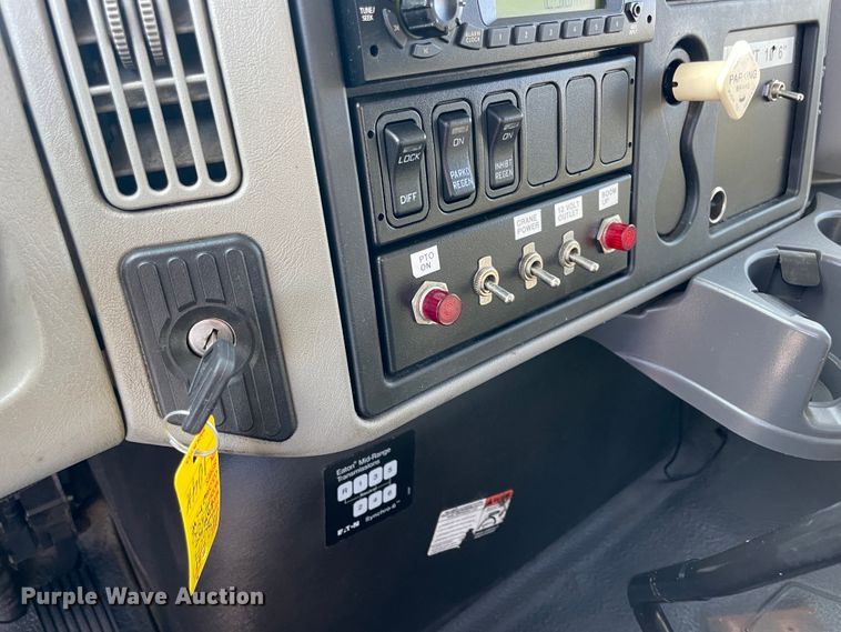 image for item ID9558 2009 International 4300  utility / service truck