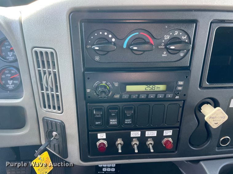 image for item ID9558 2009 International 4300  utility / service truck