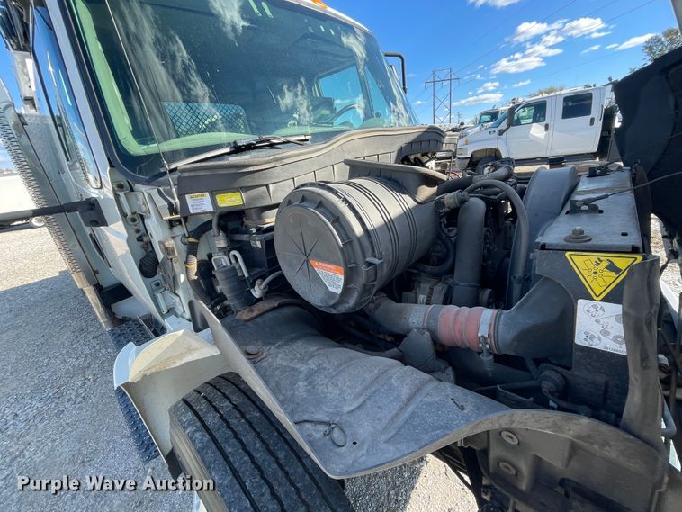 image for item ID9558 2009 International 4300  utility / service truck