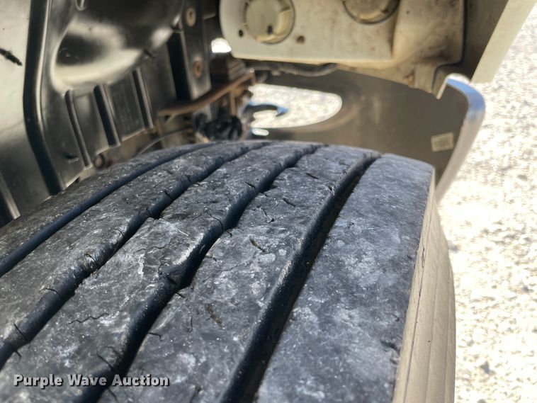 image for item ID9558 2009 International 4300  utility / service truck