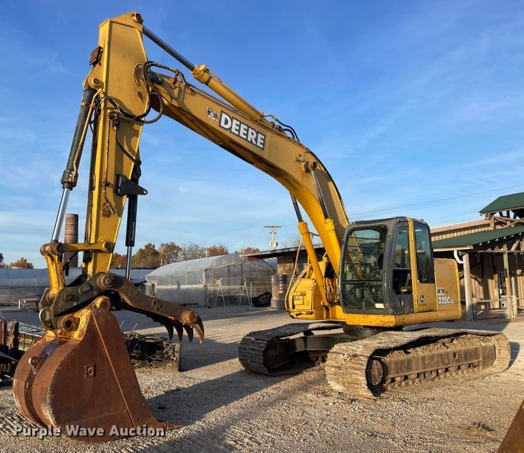 image for item ID9570 2004 John Deere 225C  excavator