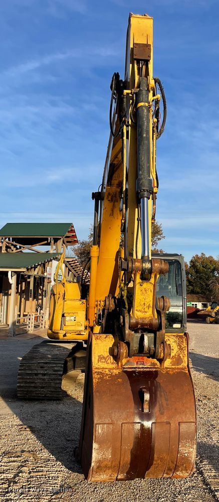 image for item ID9570 2004 John Deere 225C  excavator