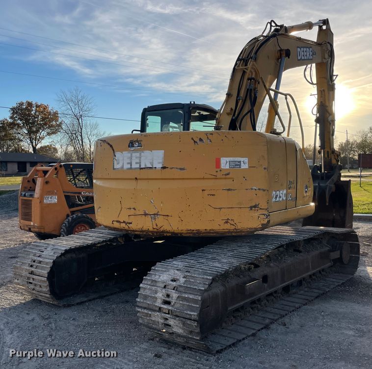 image for item ID9570 2004 John Deere 225C  excavator