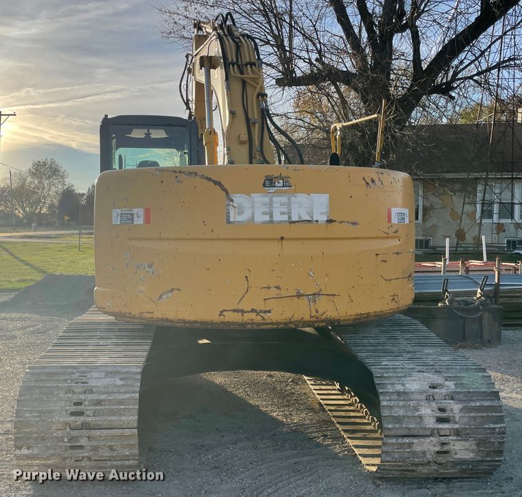 image for item ID9570 2004 John Deere 225C  excavator