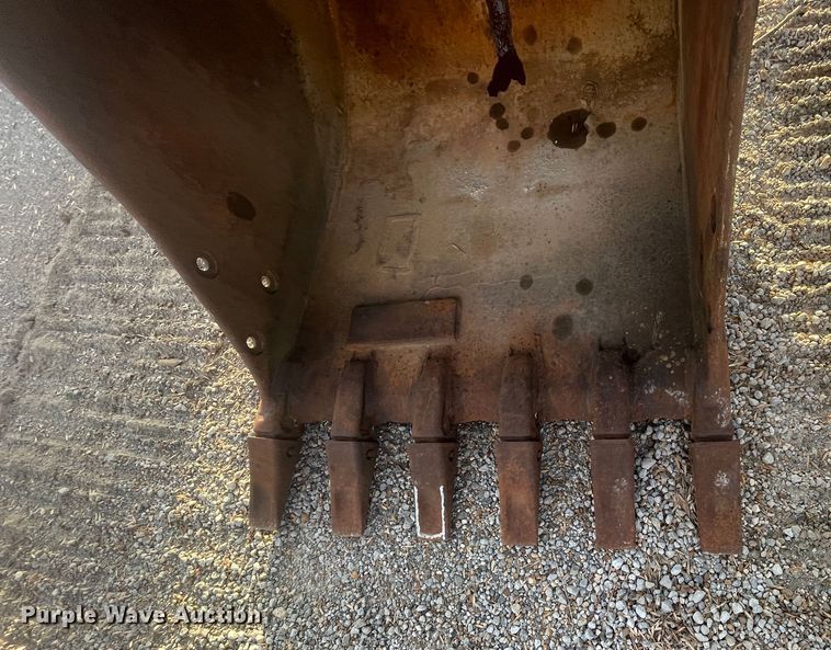 image for item ID9570 2004 John Deere 225C  excavator