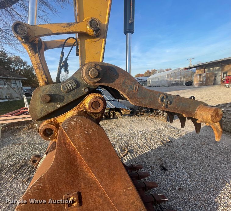 image for item ID9570 2004 John Deere 225C  excavator