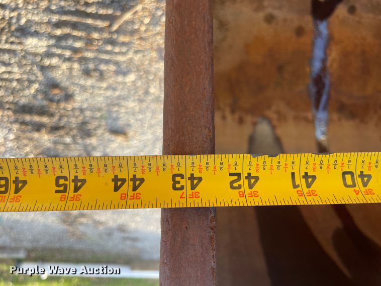 image for item ID9570 2004 John Deere 225C  excavator