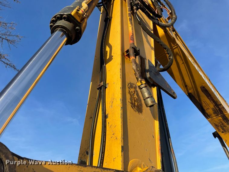 image for item ID9570 2004 John Deere 225C  excavator