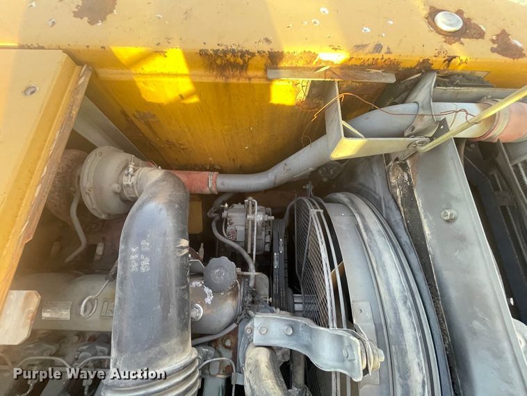 image for item ID9570 2004 John Deere 225C  excavator