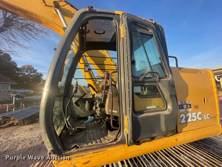 image for item ID9570 2004 John Deere 225C  excavator