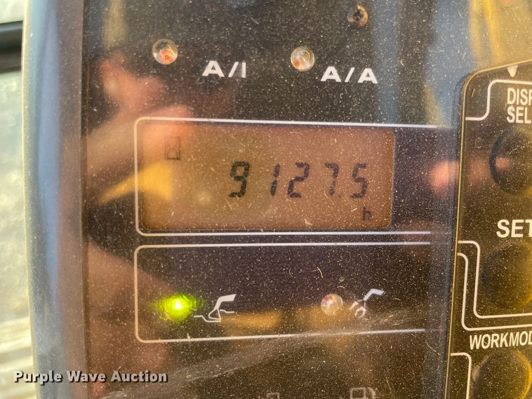 image for item ID9570 2004 John Deere 225C  excavator