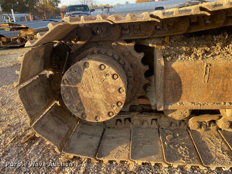 image for item ID9570 2004 John Deere 225C  excavator