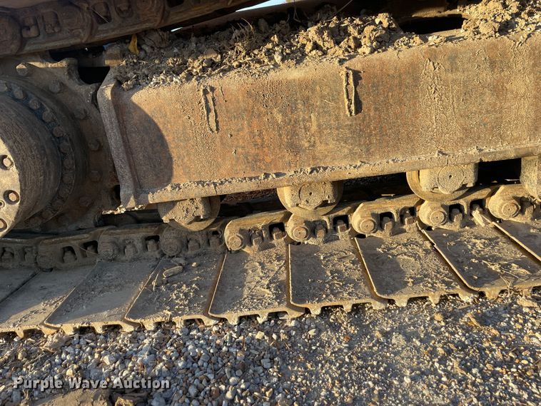 image for item ID9570 2004 John Deere 225C  excavator