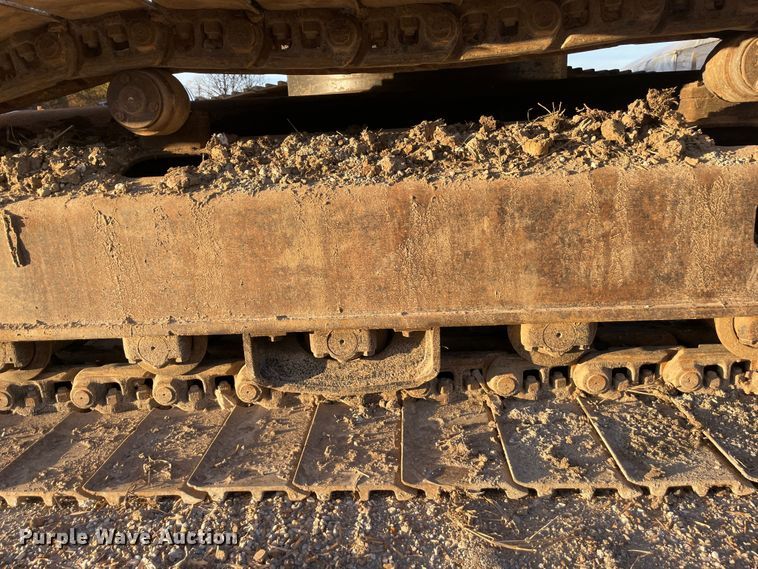 image for item ID9570 2004 John Deere 225C  excavator