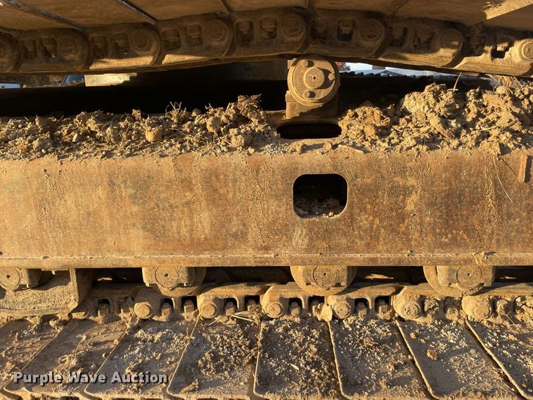 image for item ID9570 2004 John Deere 225C  excavator