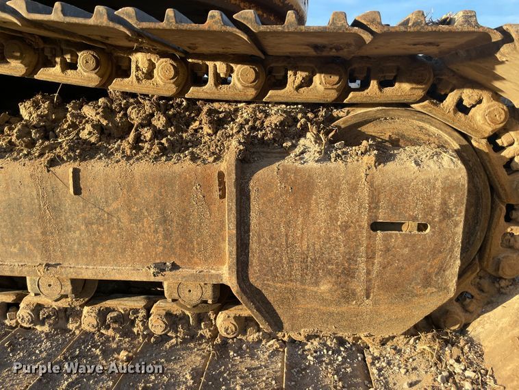 image for item ID9570 2004 John Deere 225C  excavator