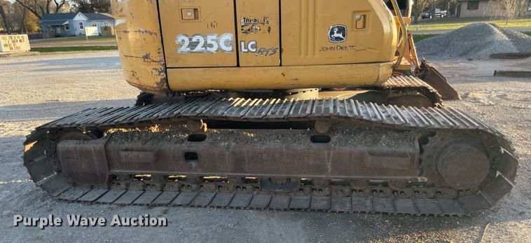 image for item ID9570 2004 John Deere 225C  excavator