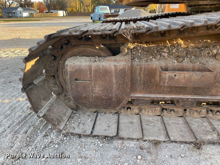 image for item ID9570 2004 John Deere 225C  excavator