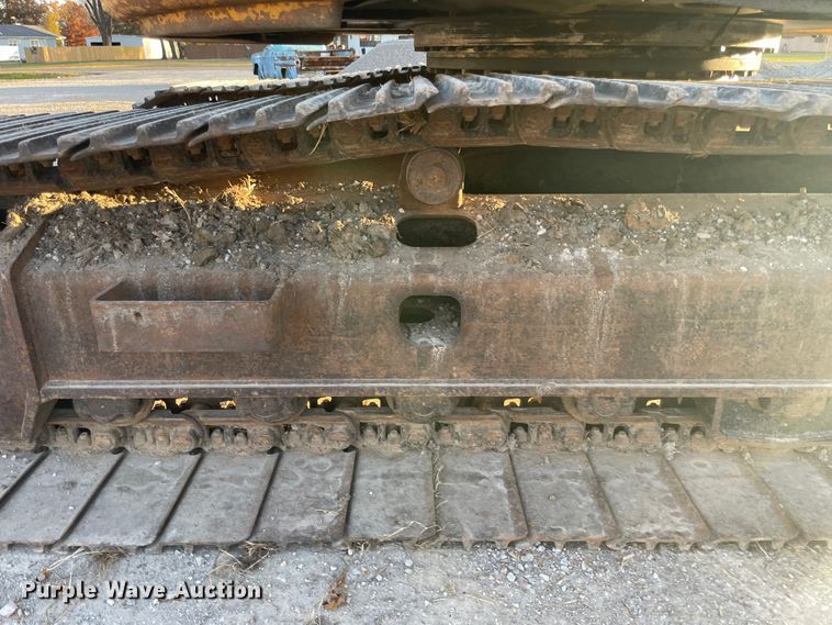 image for item ID9570 2004 John Deere 225C  excavator