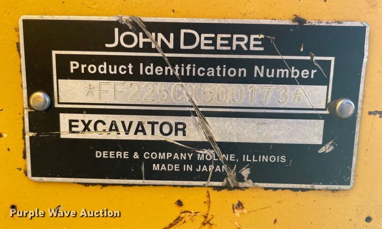 image for item ID9570 2004 John Deere 225C  excavator