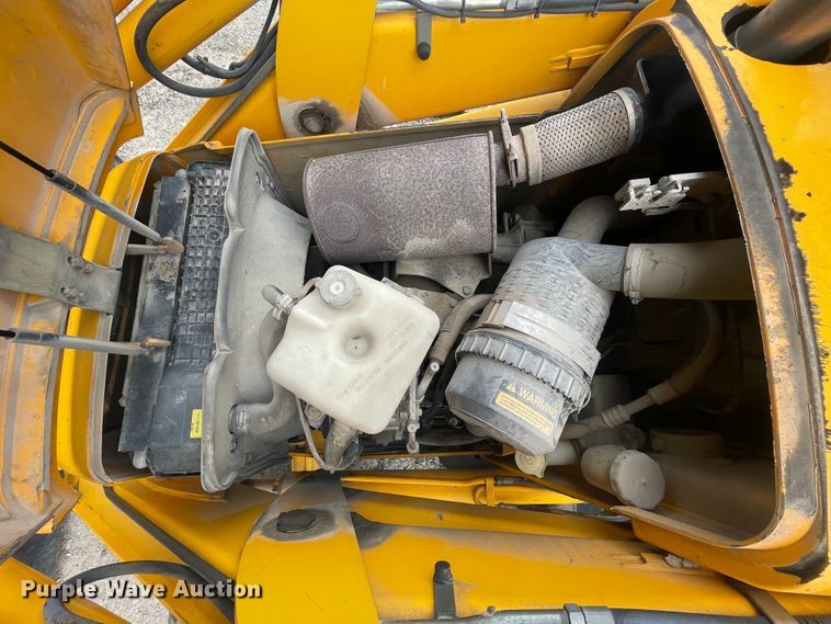 image for item ID9582 2004 JCB 214  backhoe