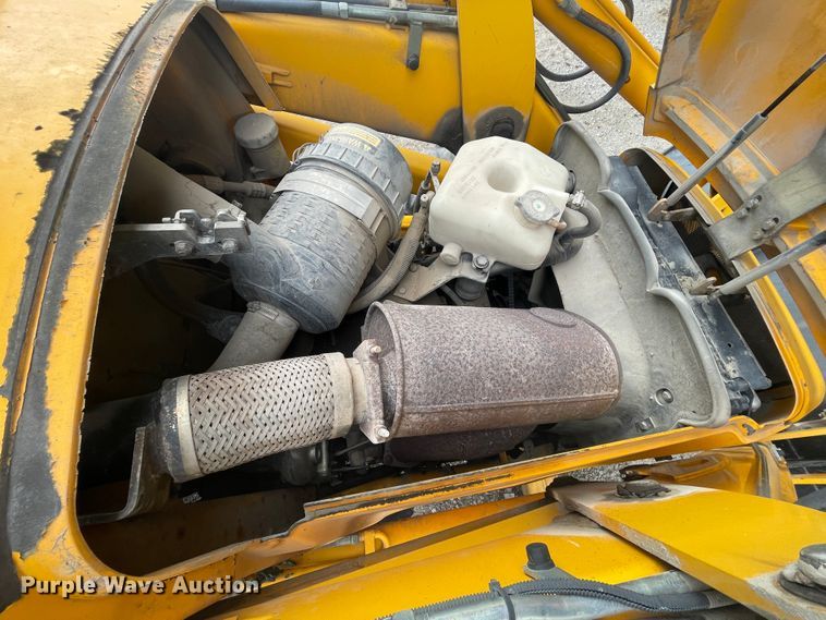 image for item ID9582 2004 JCB 214  backhoe