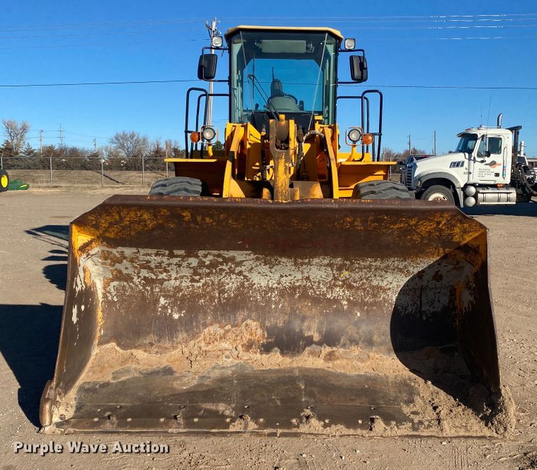 image for item IG9250 2004 Hyundai HL760-7  wheel loader
