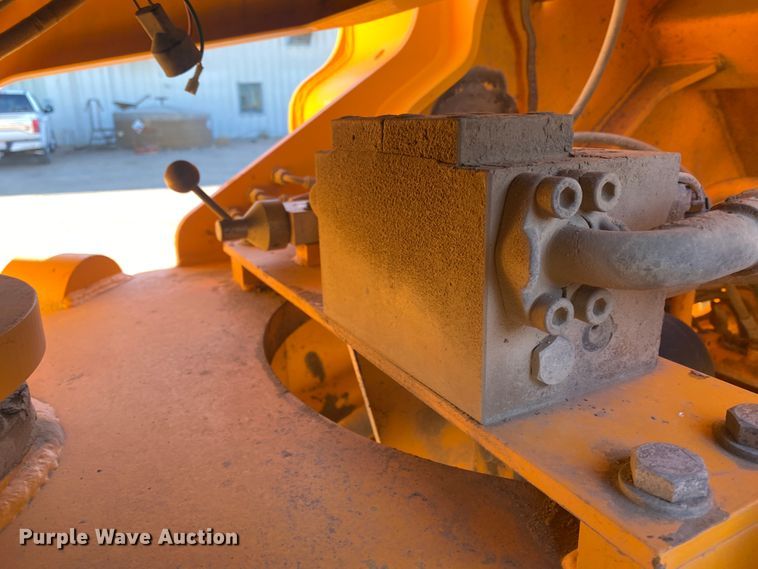 image for item IG9250 2004 Hyundai HL760-7  wheel loader