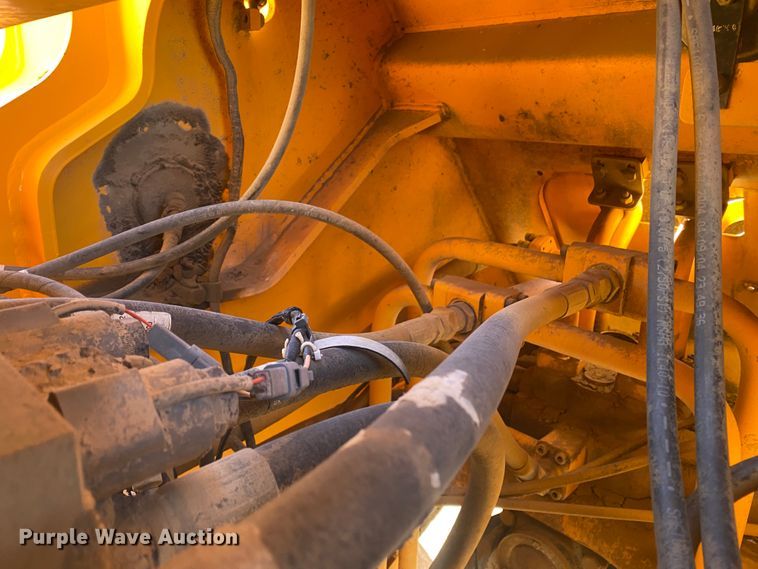 image for item IG9250 2004 Hyundai HL760-7  wheel loader