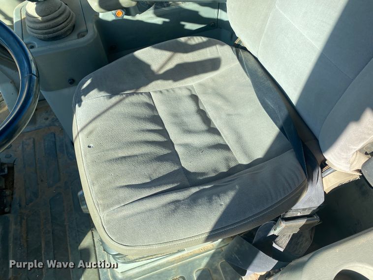 image for item IG9250 2004 Hyundai HL760-7  wheel loader