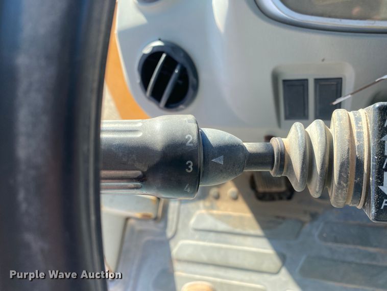 image for item IG9250 2004 Hyundai HL760-7  wheel loader