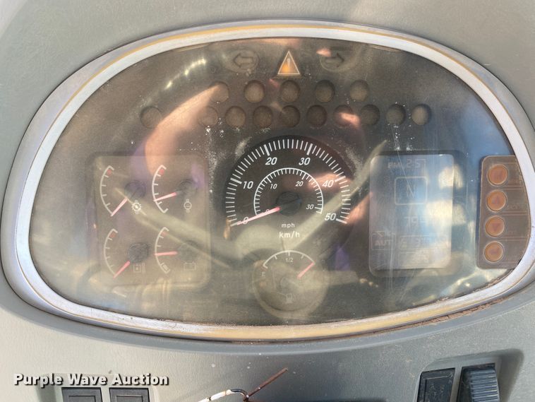 image for item IG9250 2004 Hyundai HL760-7  wheel loader