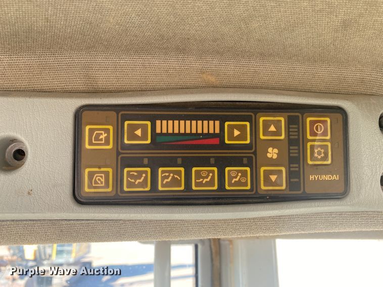 image for item IG9250 2004 Hyundai HL760-7  wheel loader