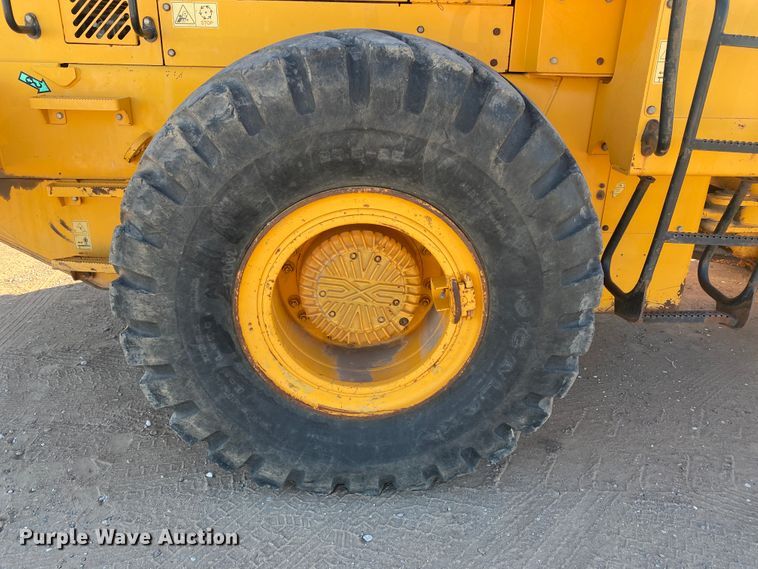 image for item IG9250 2004 Hyundai HL760-7  wheel loader