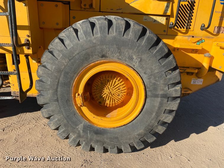 image for item IG9250 2004 Hyundai HL760-7  wheel loader