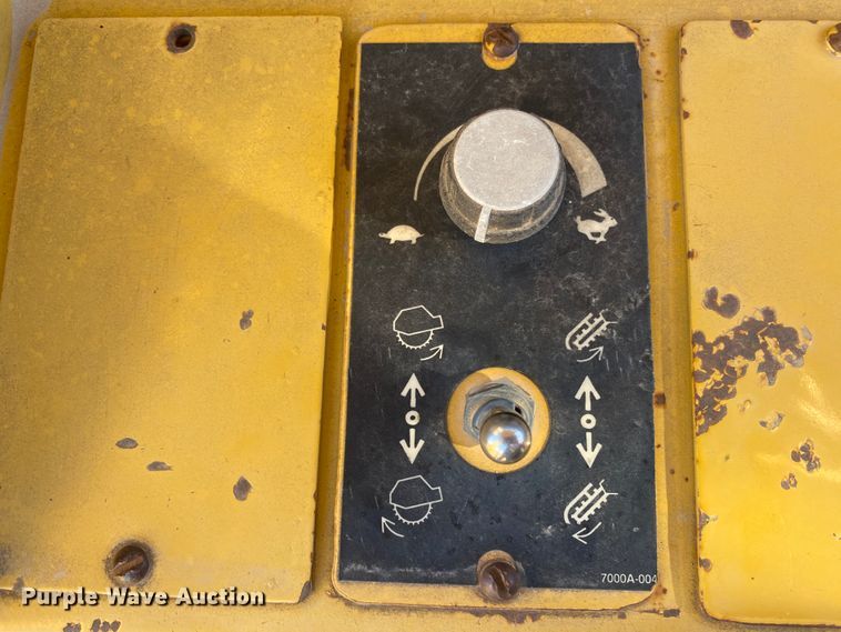 image for item IG9254 1999 Vermeer T555  trencher